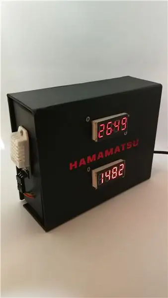 Namizna ura in termometer IoT