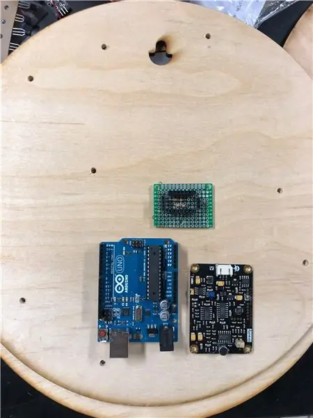 Elektron panellarni yog'och korpusga mahkamlang