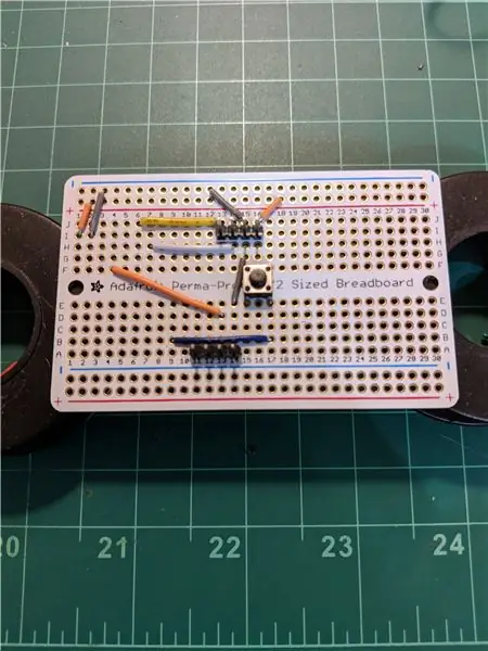 Schritt 5: Löten Sie die Komponenten auf das Perma-Proto Board