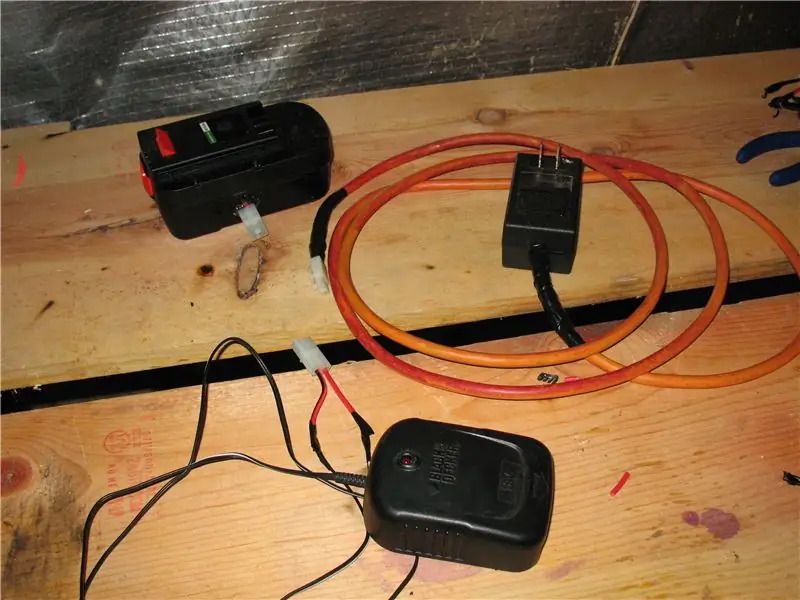 Modifiqueu una bateria d’eina elèctrica sense fil per funcionar amb corrent de paret: 5 passos Modifiqueu una bateria d’eina elèctrica sense fil per funcionar amb corrent de paret: 5 passos