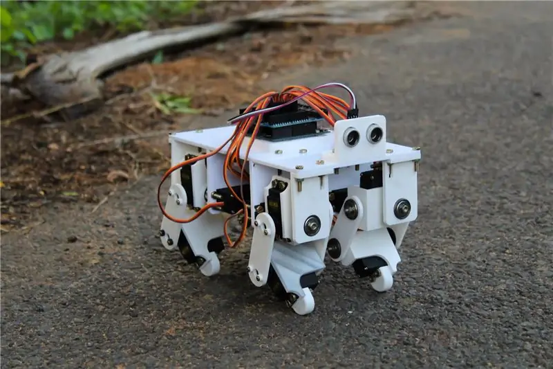 3D drukāts Arduino darbināms četrkājains robots