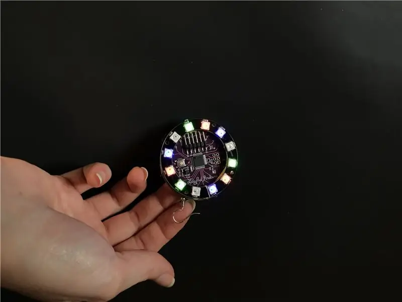 Arduino Lilypad -ohjatut NeoPixel -korvakorut