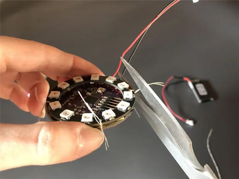 תפר Neopixel עם Lilypad