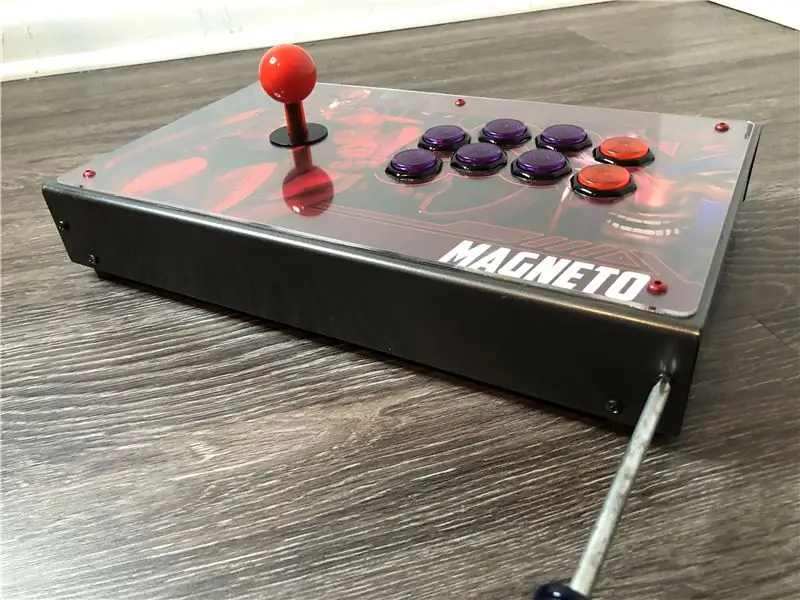 Բացում է Arcade Stick- ը