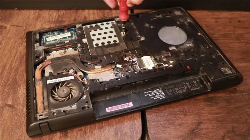 Buka Dua Skru Pemacu HDD