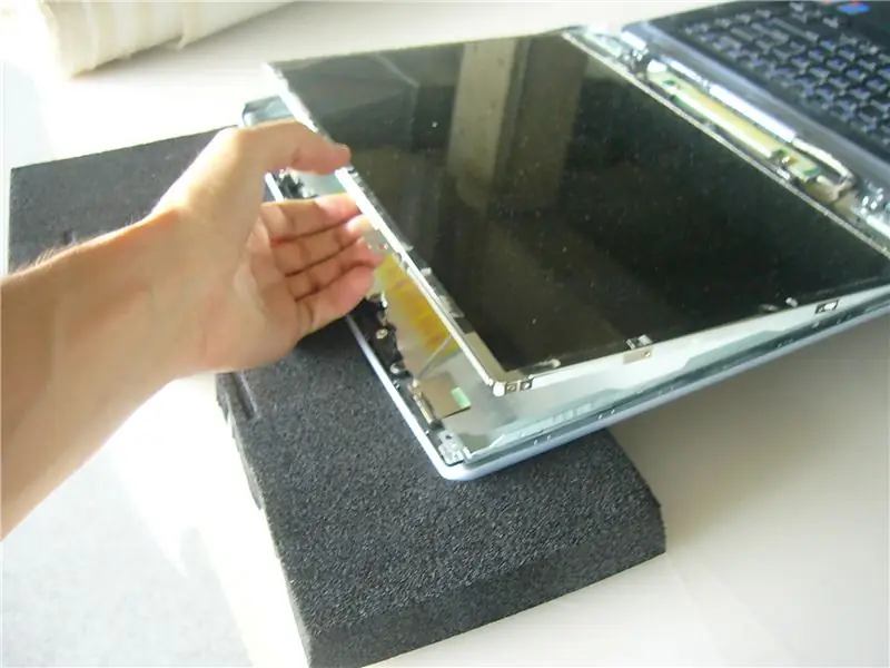 LCD 2 -qismini olib tashlang LCD 2 -qismini olib tashlang