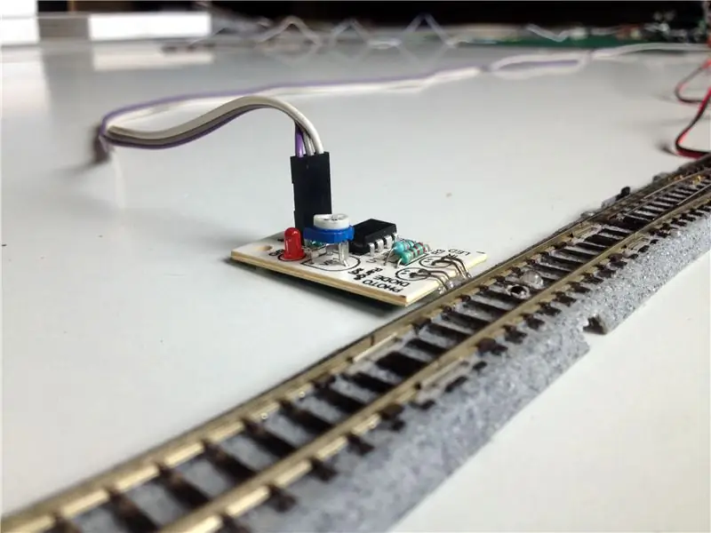 Verbind de 'sensored' Tracks met het Expansion Shield