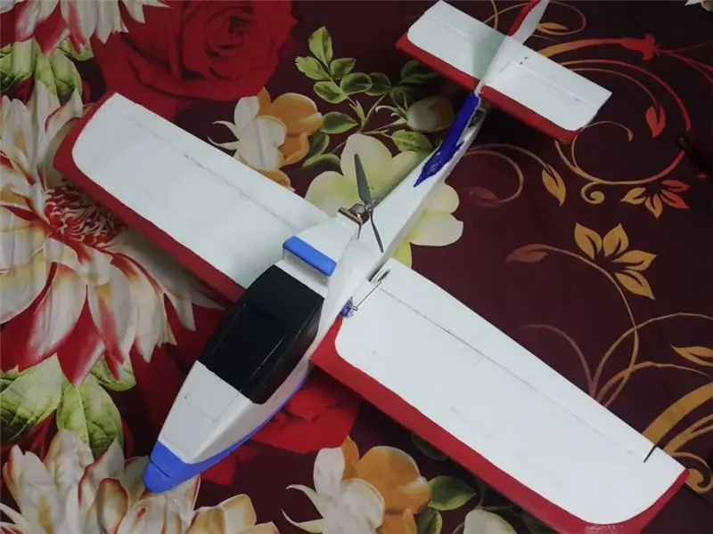 Sea Plane Build үйрөткүчү RC Mermaid: 4 кадам