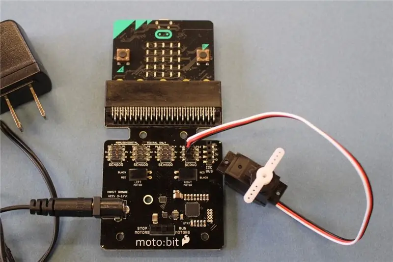 Conecte um servo motor no Moto: bit