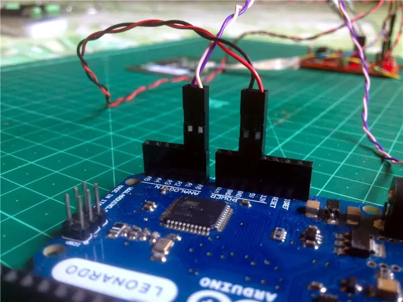 Ühendage puuteplaadi sidejuhtmed Arduino plaadiga