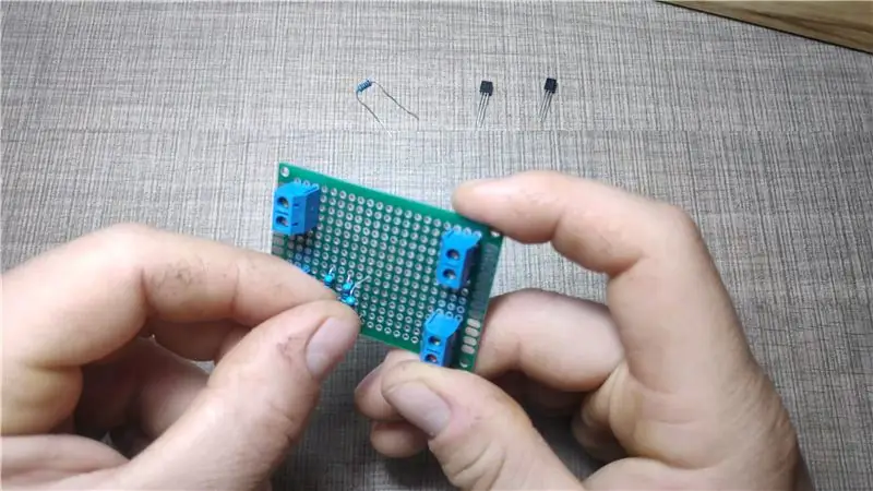 Perkelkite grandinę į PCB