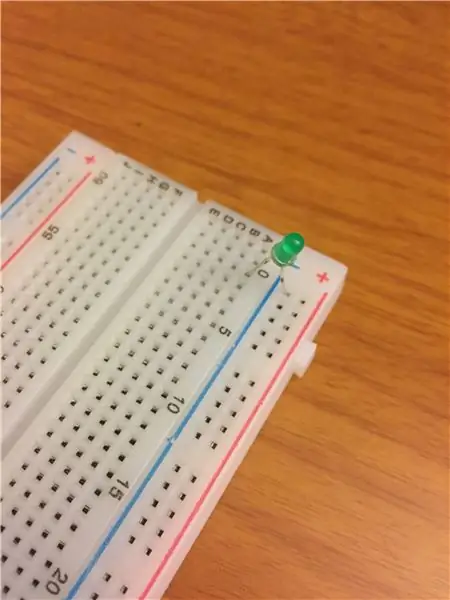 Stap 2: Plaats LED in de Breadboard