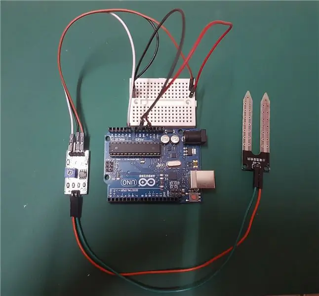 Pievienojiet augsnes mitruma sensoru Arduino UNO