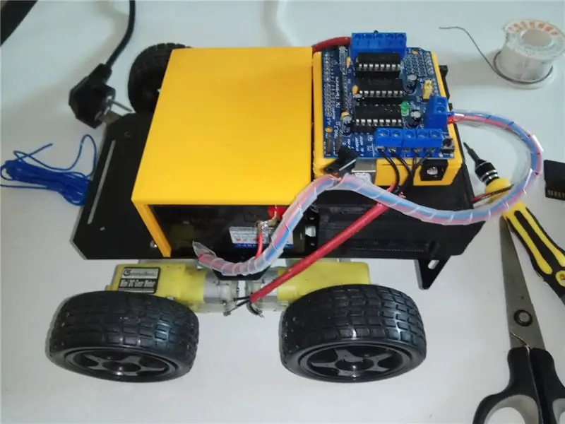 Plaats Banana Pi in de 3D-geprinte behuizing, monteer de rest van de Rover