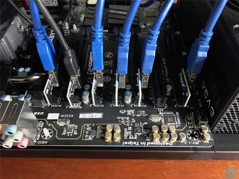 Connecteu Risers a la placa base i a POWER