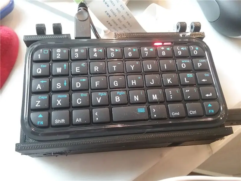 Pričvršćivanje držača tastature i tastature