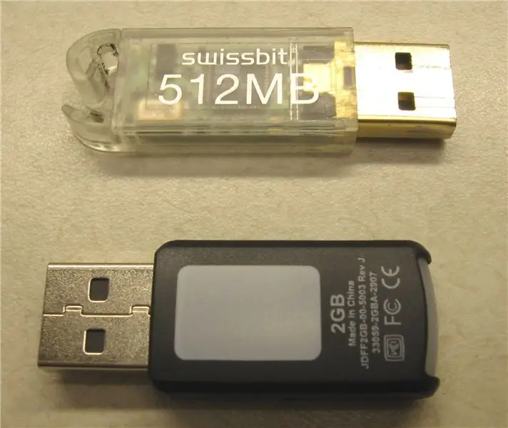 Actualizați un Memory Stick cuțit vechi elvețian la 2 GB: 11 pași