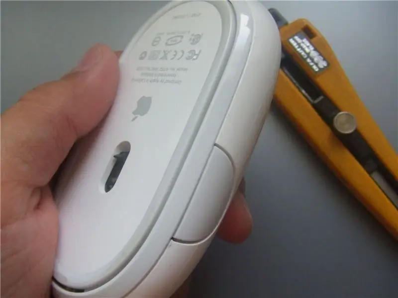 Cum să vă curățați mouse-ul Apple Mighty: 6 pași