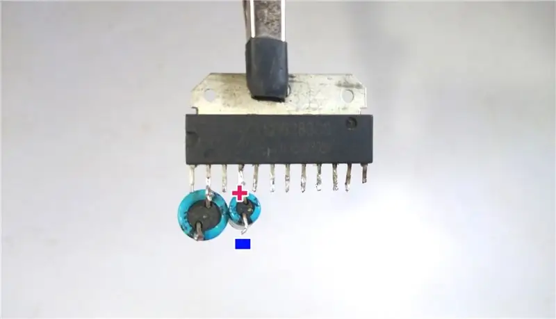 Solder 25V 470uf Capacitor