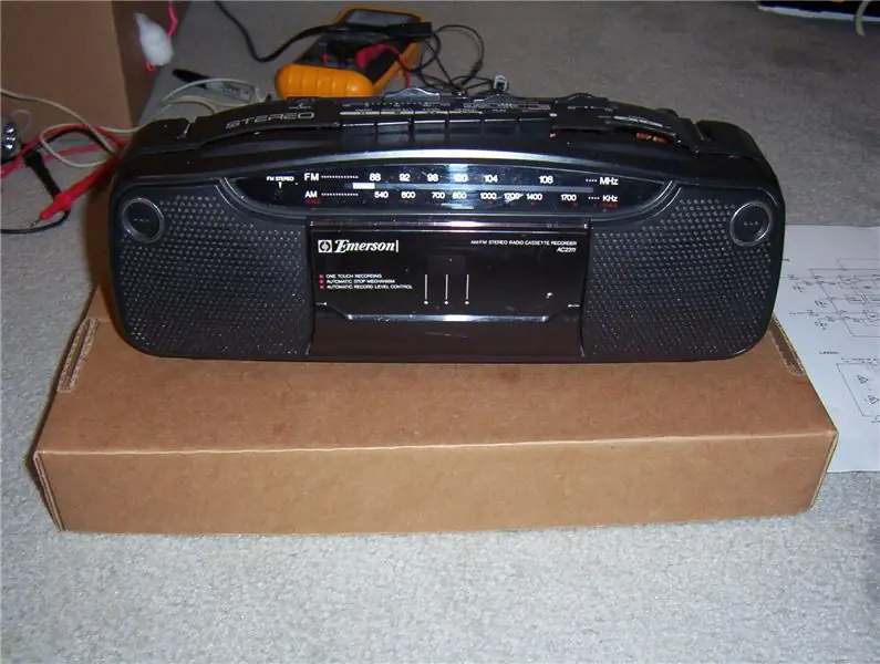 تحويل مشغل أشرطة راديو إلى MP3 Boombox: 10 خطوات (بالصور)