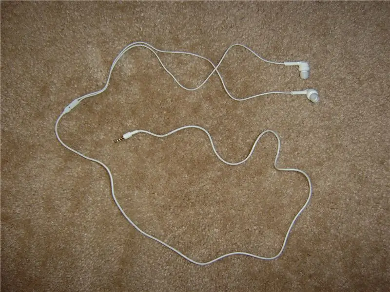 Tauschen Sie das IPod-Kabel in Aftermarket-Ohrhörer ein