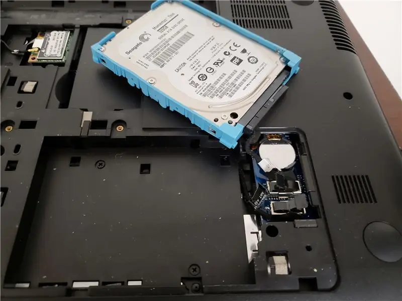 Nomainiet HDD uz SSD