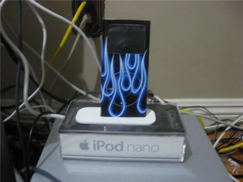 Napravite vlastitu nano priključnu stanicu za iPod s objektima koji nisu u kutiji .: 6 koraka