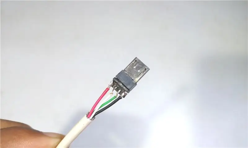 Agora os fios de solda em USB micro macho