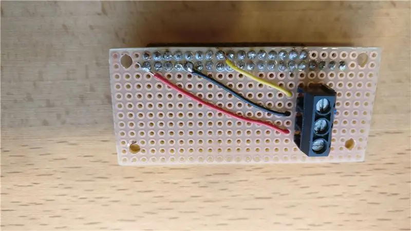 De temperatuurmodule solderen