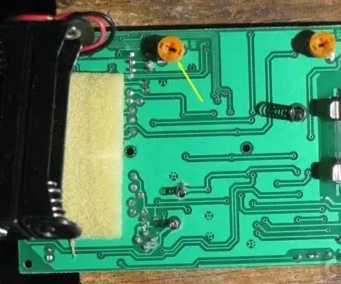 Empat Cara Melepaskan Solder Solder: 5 Langkah