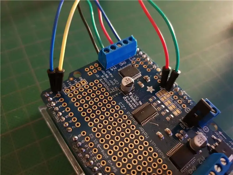 I-mount ang iyong Stepper Motor sa iyong Motor Shield