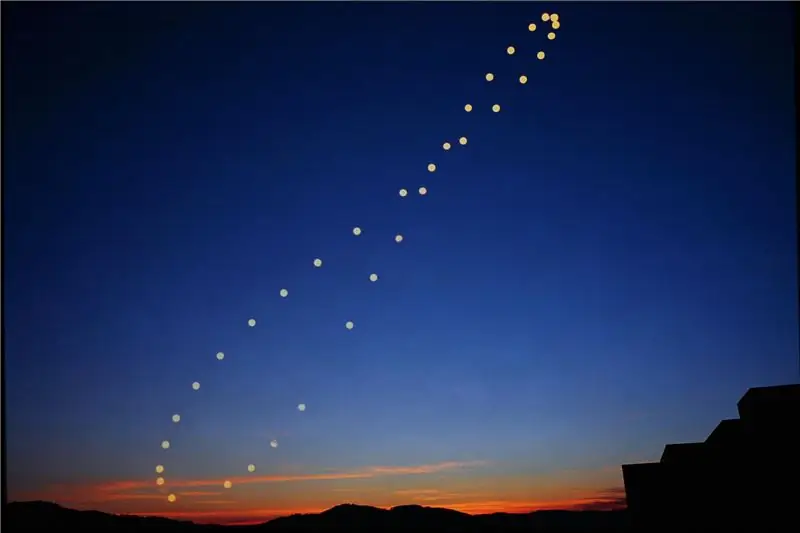 Analemma (lossis… Astronomically Large Figure Eight)