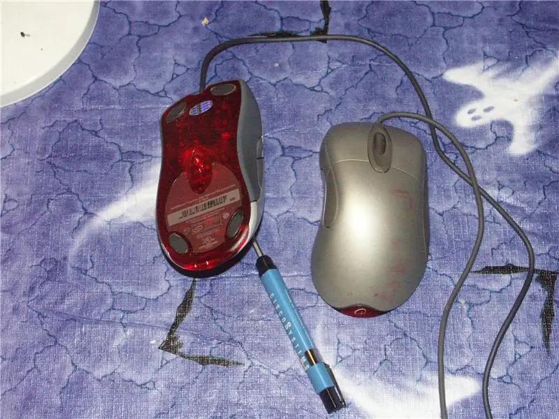 Demontați un mouse optic: 7 pași