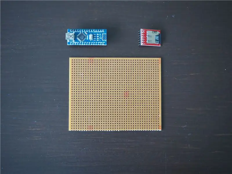 Soldeer de Arduino en het MicroSD-breakoutboard op het Stripboard