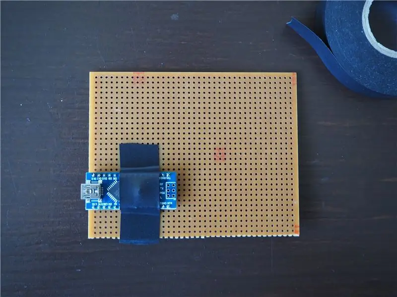 Soldeu l'Arduino i la placa MicroSD-Breakout al Stripboard