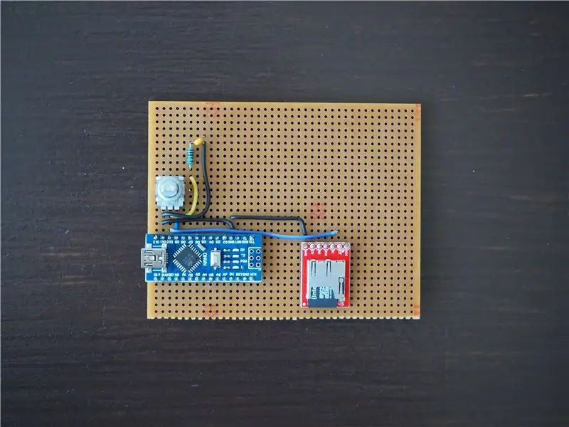 Connecteu la placa MicroSD Breakout a l'Arduino