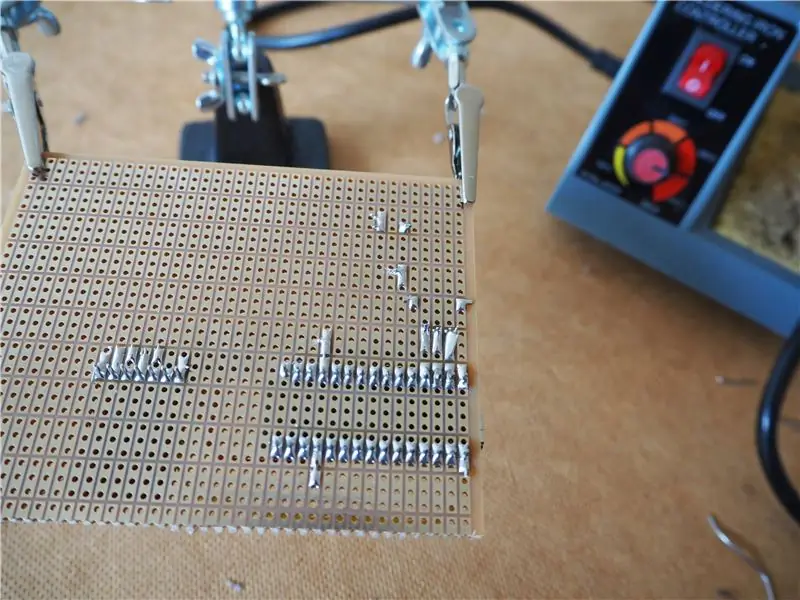 Löten Sie das MicroSD Breakout Board an das Stripboard