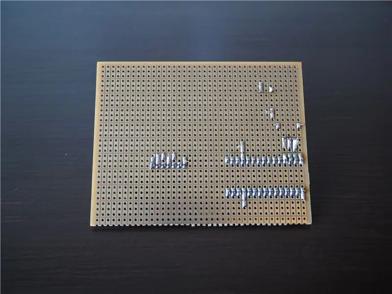 Saldare la scheda breakout MicroSD allo stripboard