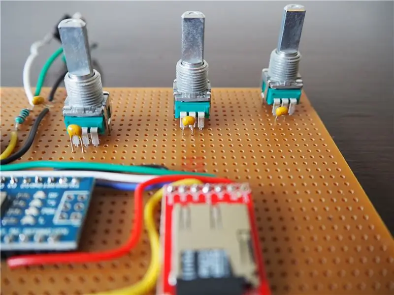 Hubungkan & Solder Kapasitor ke Stripboard