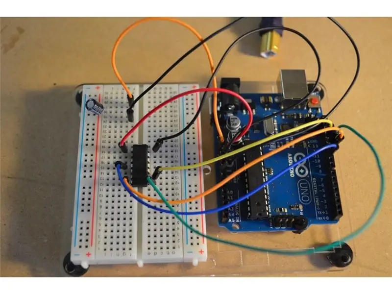 Programavimui prijunkite „ATtiny84“