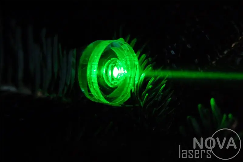 Pasang Laser ke Pokok Krismas