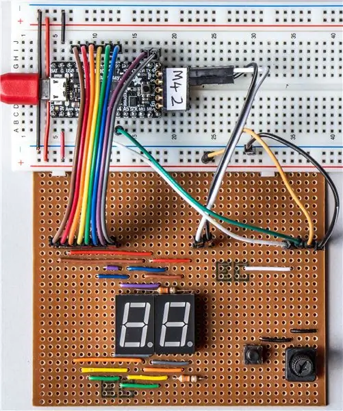 Dubbla 7 -segmentskärmar som styrs av potentiometer i CircuitPython - demonstration av persistens av syn