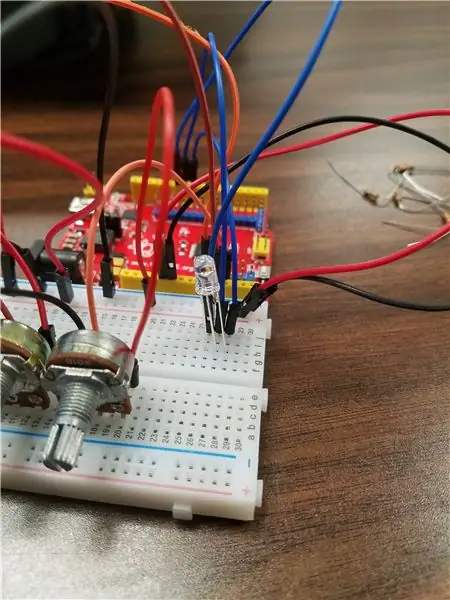 Kutumia Potentiometers Kudhibiti RGB LED (na Mdudu Mmoja)