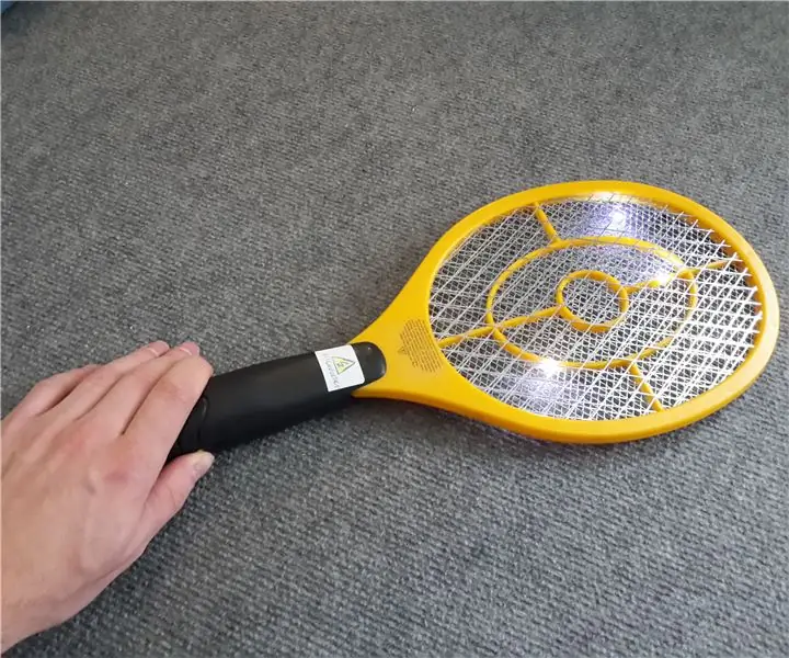 Snadný režim vysokého napětí Fly Swatter: 4 kroky