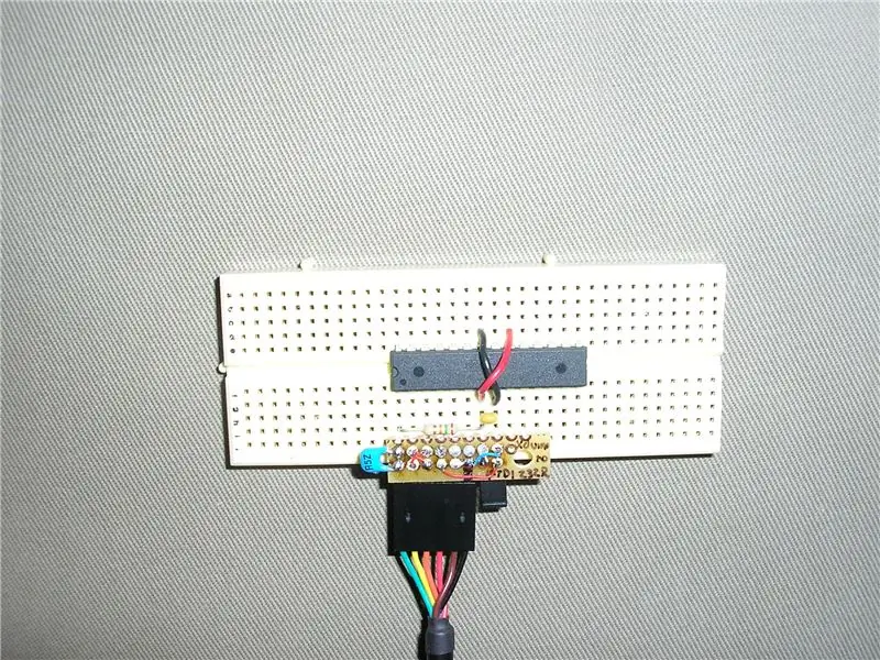 UDuino: Placa de desarrollo compatible con Arduino de muy bajo costo: 7 pasos (con imágenes)