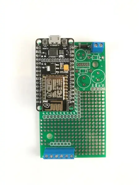 Posiziona e salda il NodeMCU