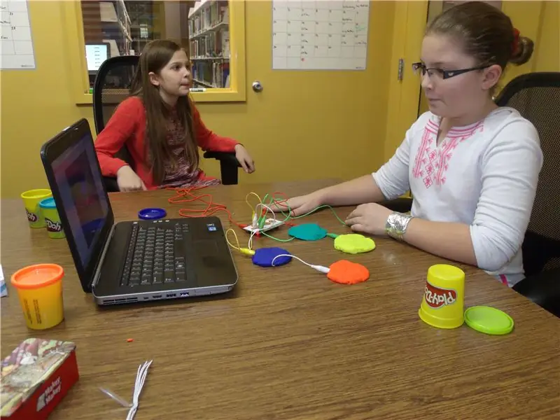 Saimons saka ar Play -Doh - Makey Makey