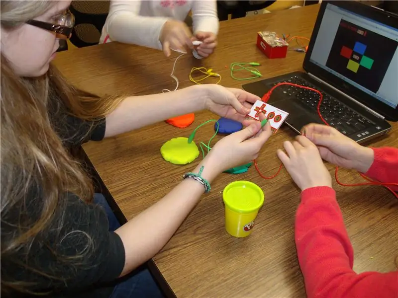 Play-Doh را به Makey Makey وصل کنید