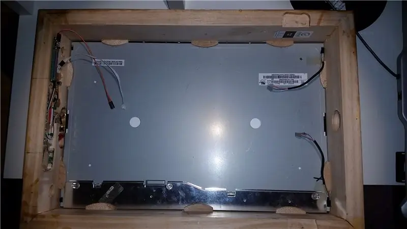 Installer l'écran LCD et le plateau