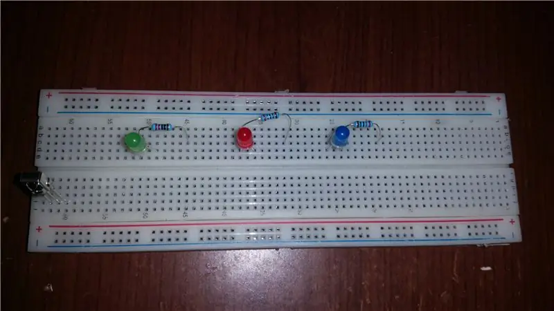 Chèn các bộ phận vào Breadboard